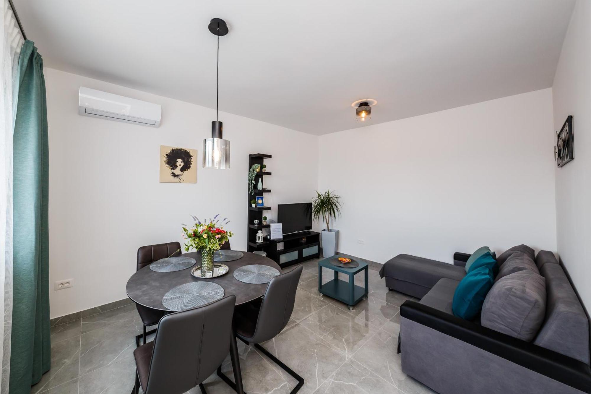 Apartmani Ujakovic Каштела Екстер'єр фото