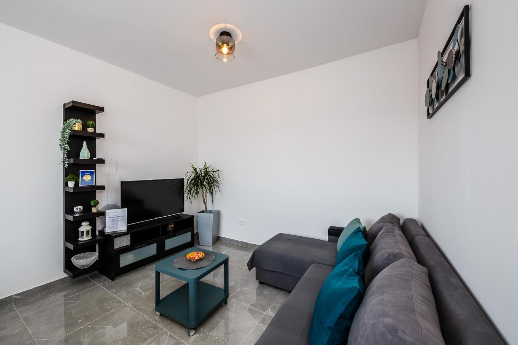 Apartmani Ujakovic Каштела Екстер'єр фото