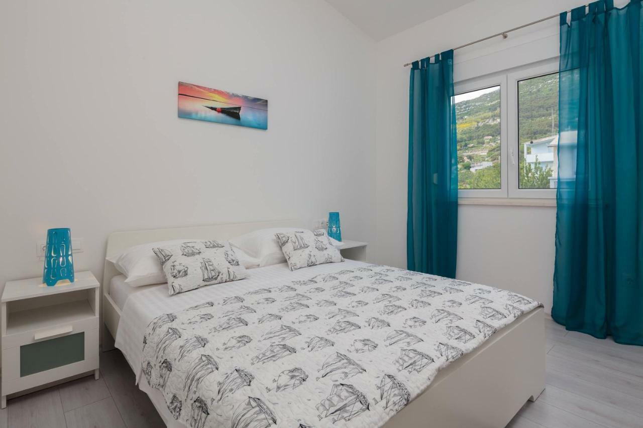 Apartmani Ujakovic Каштела Екстер'єр фото