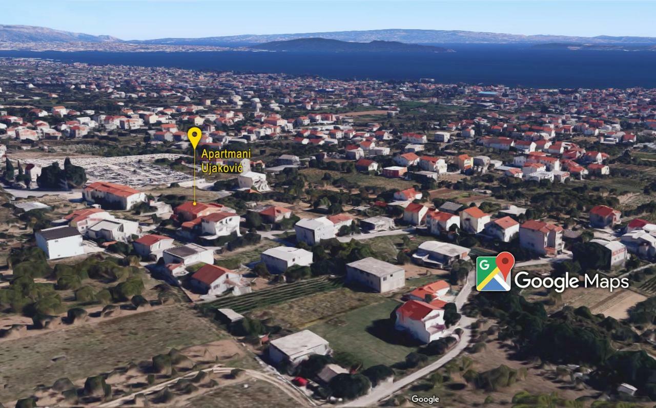 Apartmani Ujakovic Каштела Екстер'єр фото
