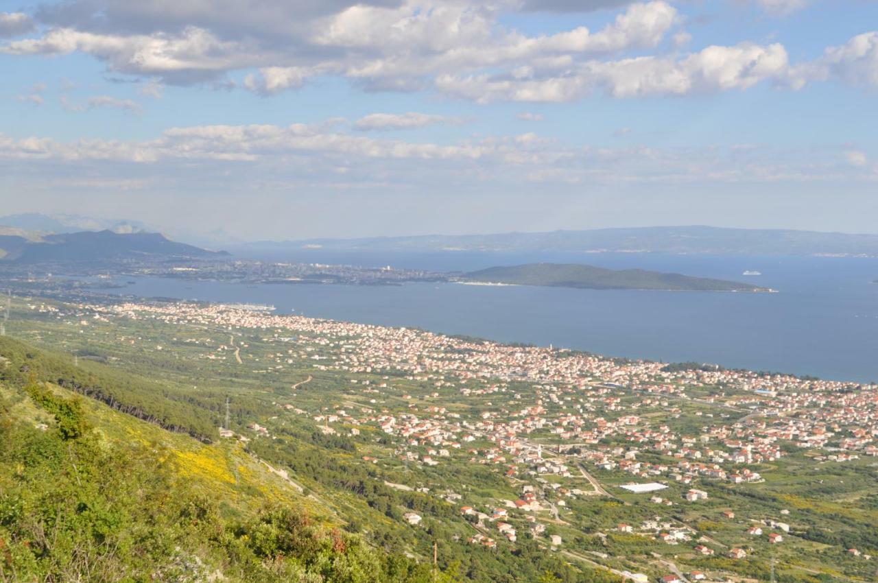 Apartmani Ujakovic Каштела Екстер'єр фото